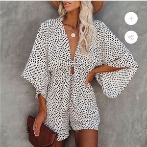 Flawless Black and White Spotted Romper, Size M – Playful and Flattering
